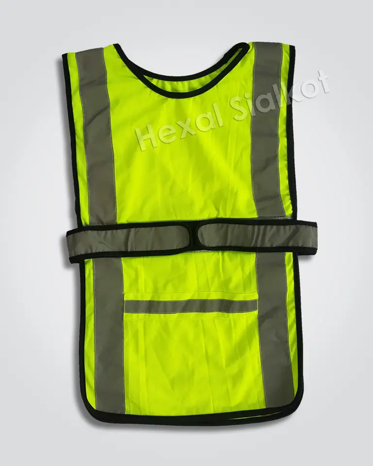 High-visibility football training pinnies for youth and senior teams