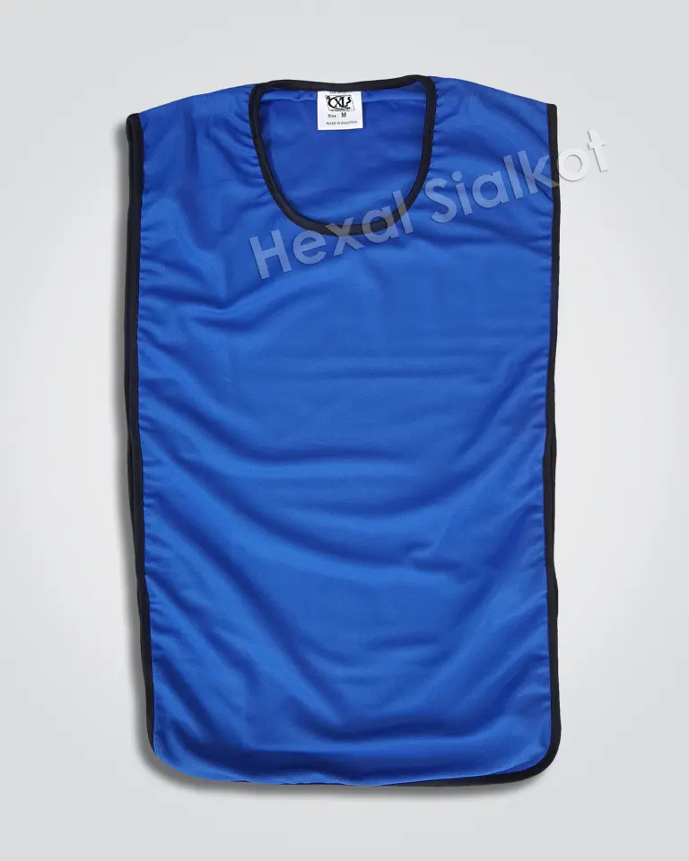 High-visibility football training pinnies for youth and senior teams